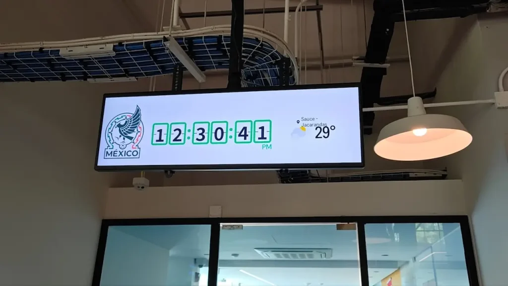 CAR Selección Mexicana de futbol pantalla LG comedor ultra stretch