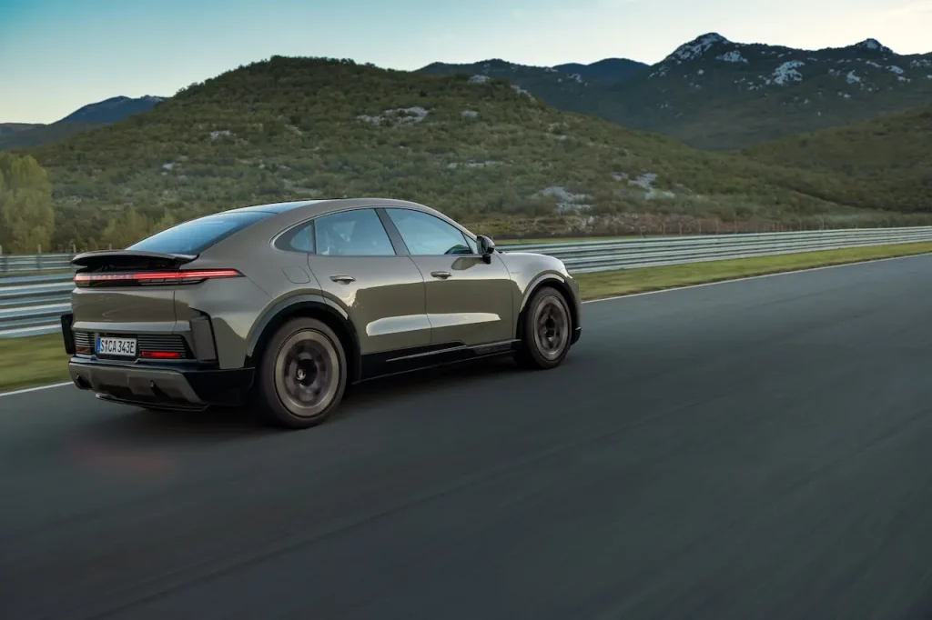 Nuevo Porsche Cayenne Coupé Eléctrico trasera