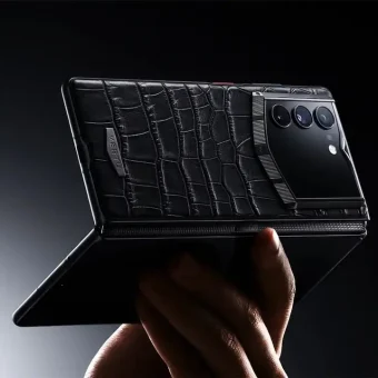 Vertu presenta su AlphaFold el primer teléfono plegable con un agente de IA Vertu AlphaFold