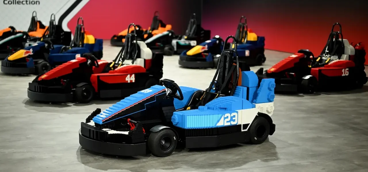 El desfile de pilotos de la F1 en LEGO regresa con 22 minicoches en Silverstone LEGO F1 monoplazas GP Silverstone