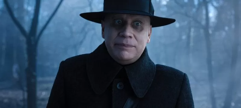 Fred Armisen, como el querido Tío Lucas, en Merlina de Netflix